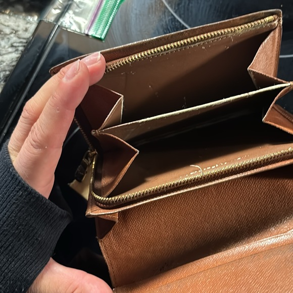 Louis Vuitton wallet - Picture 6 of 12